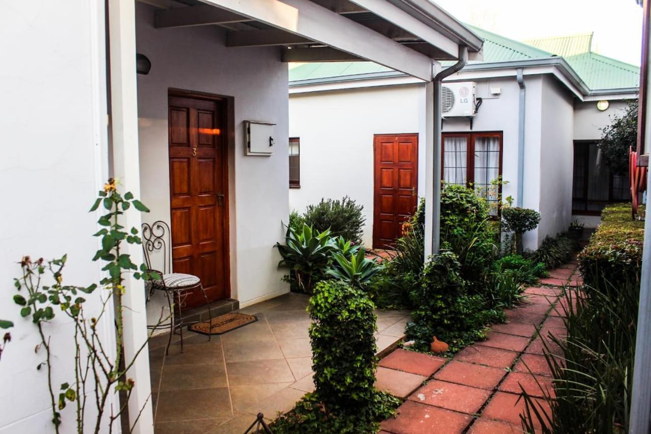 Villa Jana Guesthouse Pretoria-Noord Exteriör bild