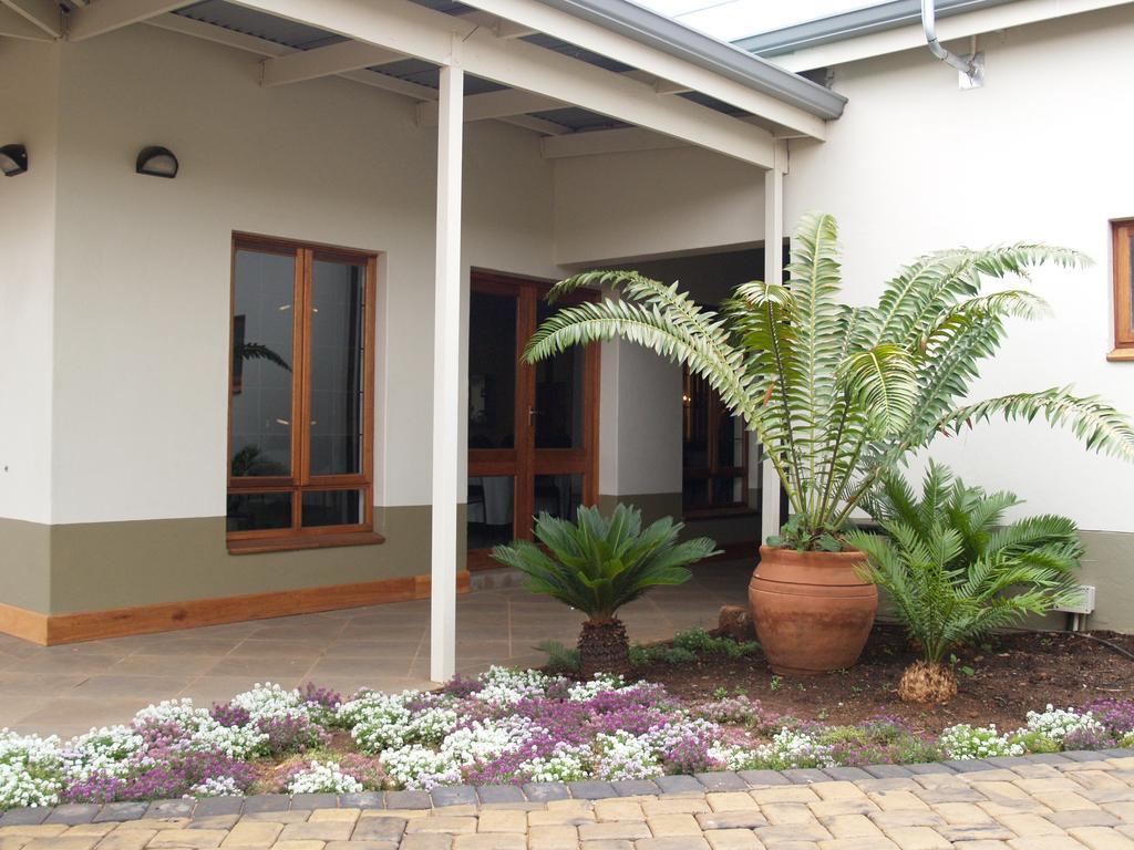 Villa Jana Guesthouse Pretoria-Noord Exteriör bild
